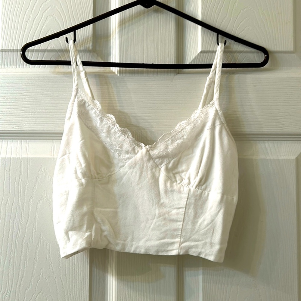 Crop lace trimmed tank top